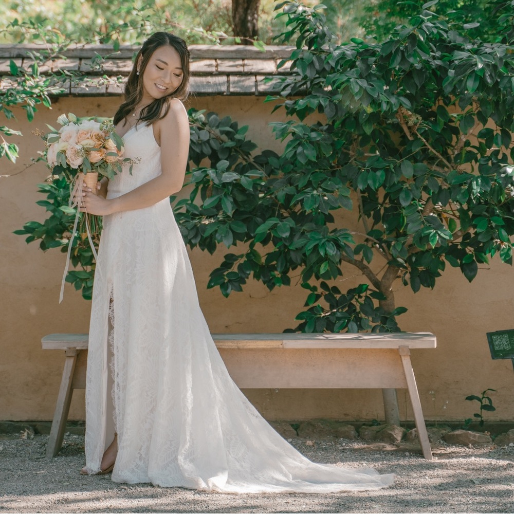 David’s Bridal Leafy Lace  A-Line Wedding Dress Size 6